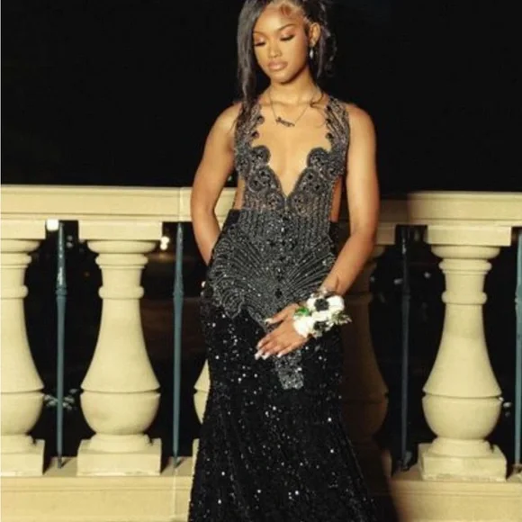 Selling my prom dress. Located in Atlanta, Georgia. Selling my prom dress. Located in Atlanta, Georgia.